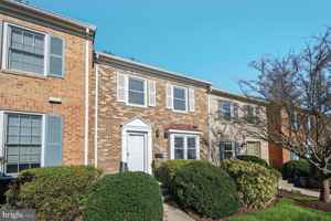 featured image of 10222 Arizona Cir #18