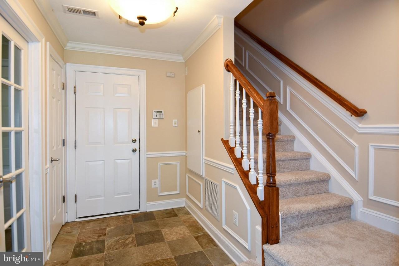 589 Cedar Spring St - Photo 2 of 43