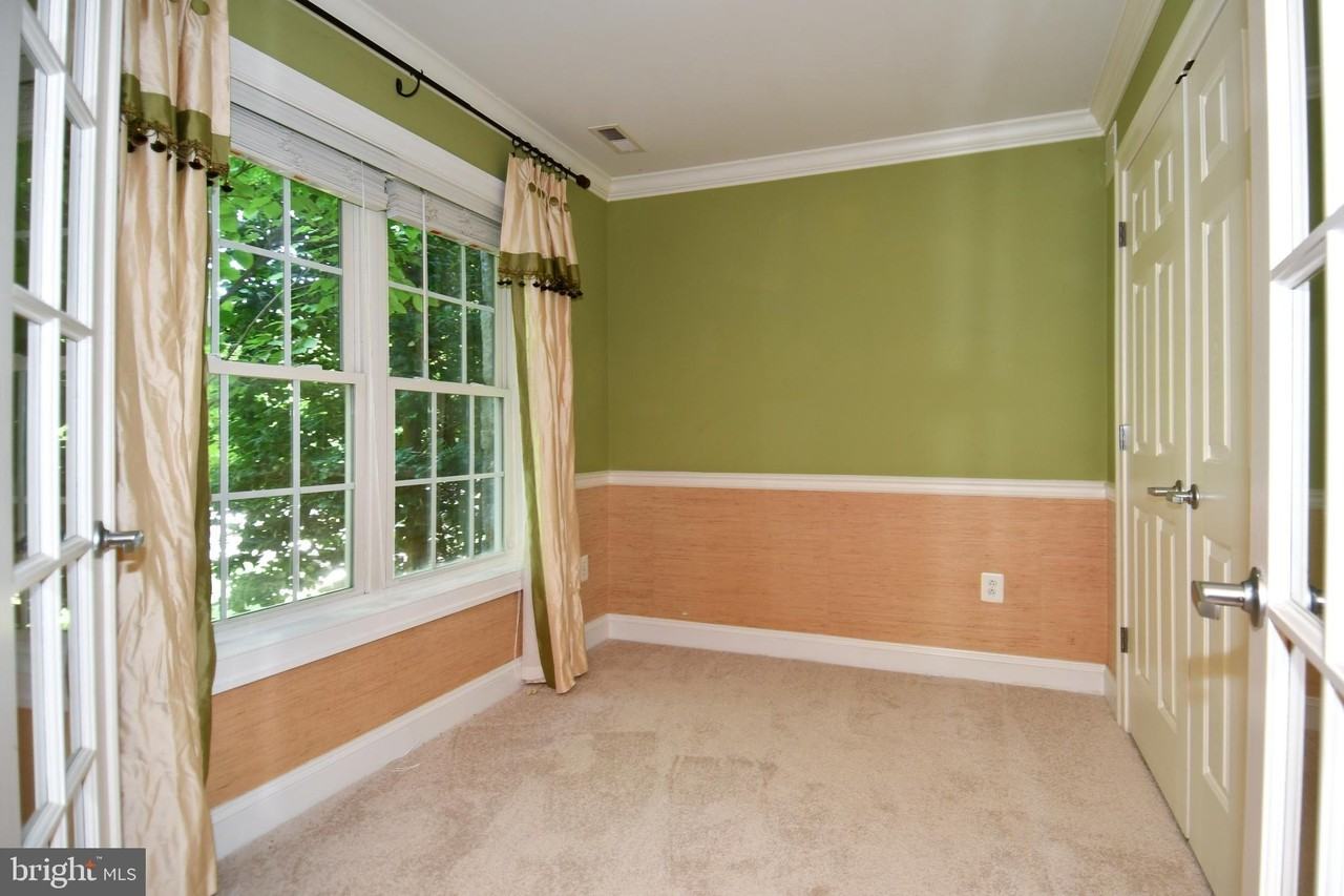 589 Cedar Spring St - Photo 4 of 43