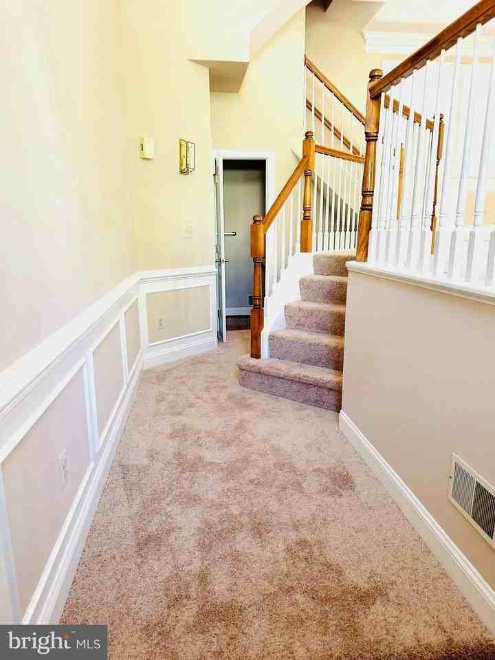 1005 Grand Oak Way - Photo 2 of 17