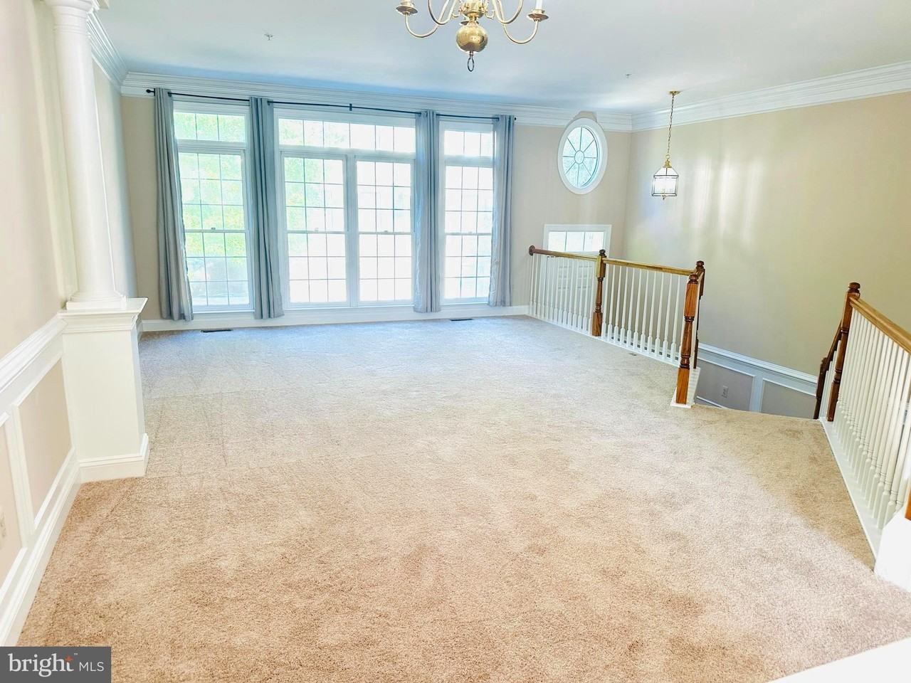 1005 Grand Oak Way - Photo 3 of 17