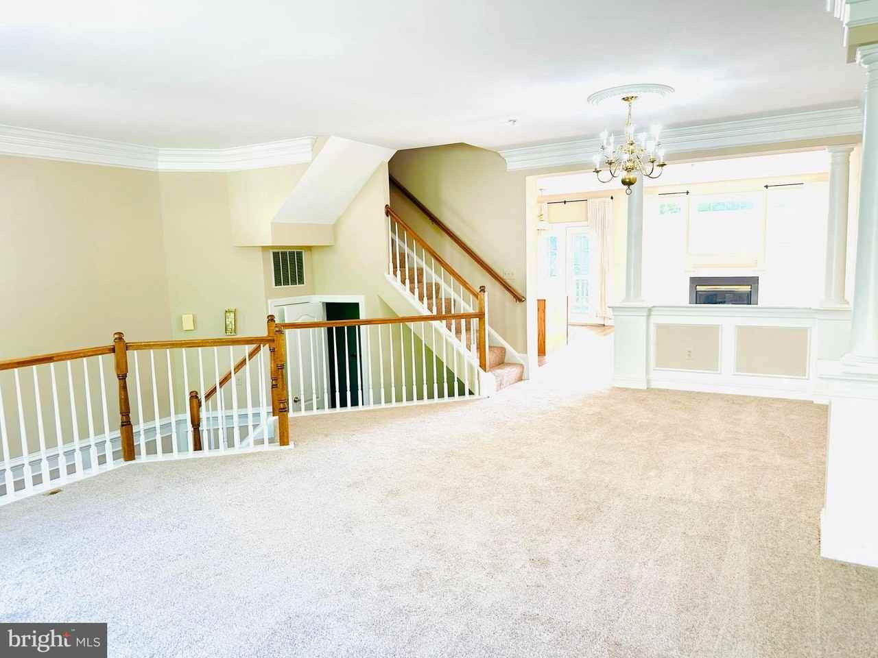 1005 Grand Oak Way - Photo 4 of 17