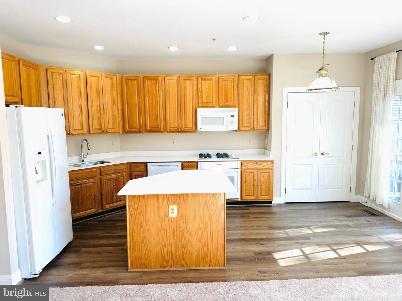 1005 Grand Oak Way - Photo 6 of 17