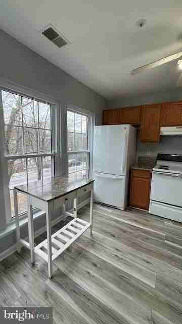 7927 Foxcrest Ct #7927 - Photo 3 of 21