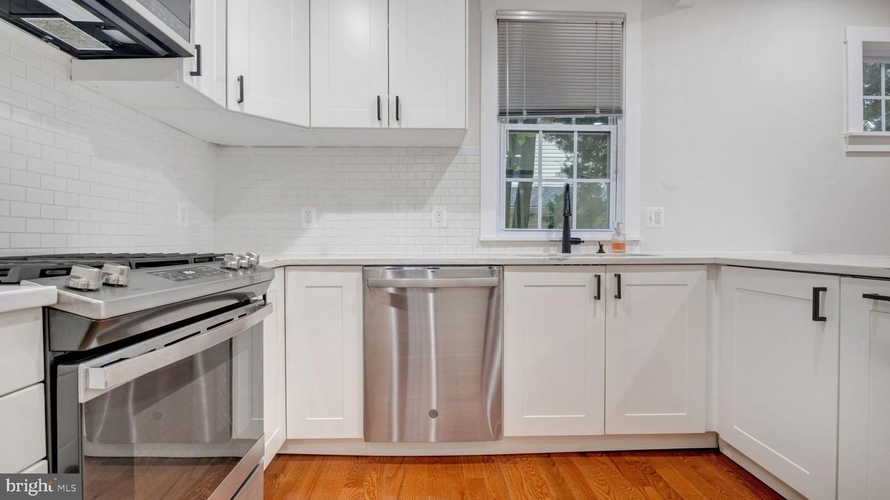 3717 36th St - Photo 2 of 28