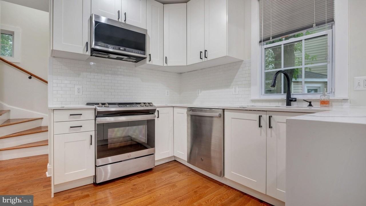 3717 36th St - Photo 3 of 28