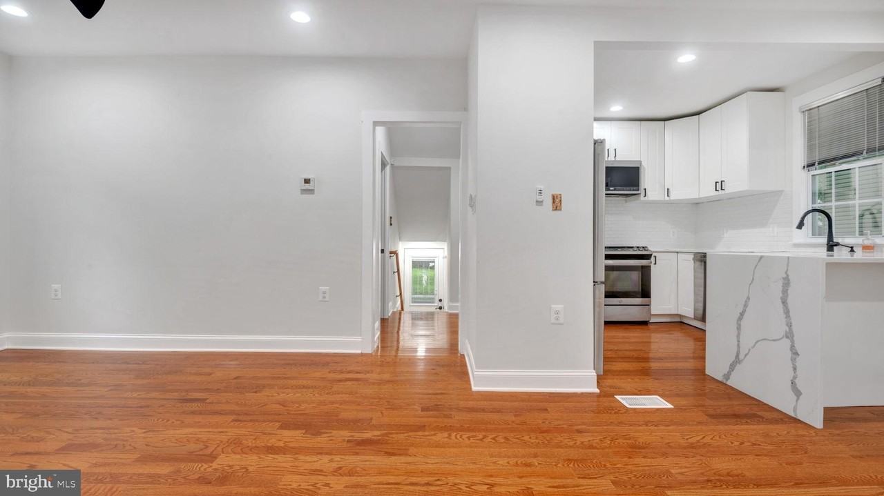 3717 36th St - Photo 5 of 28