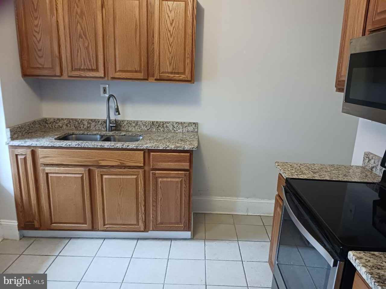 443 N Mulberry St - Photo 3 of 10