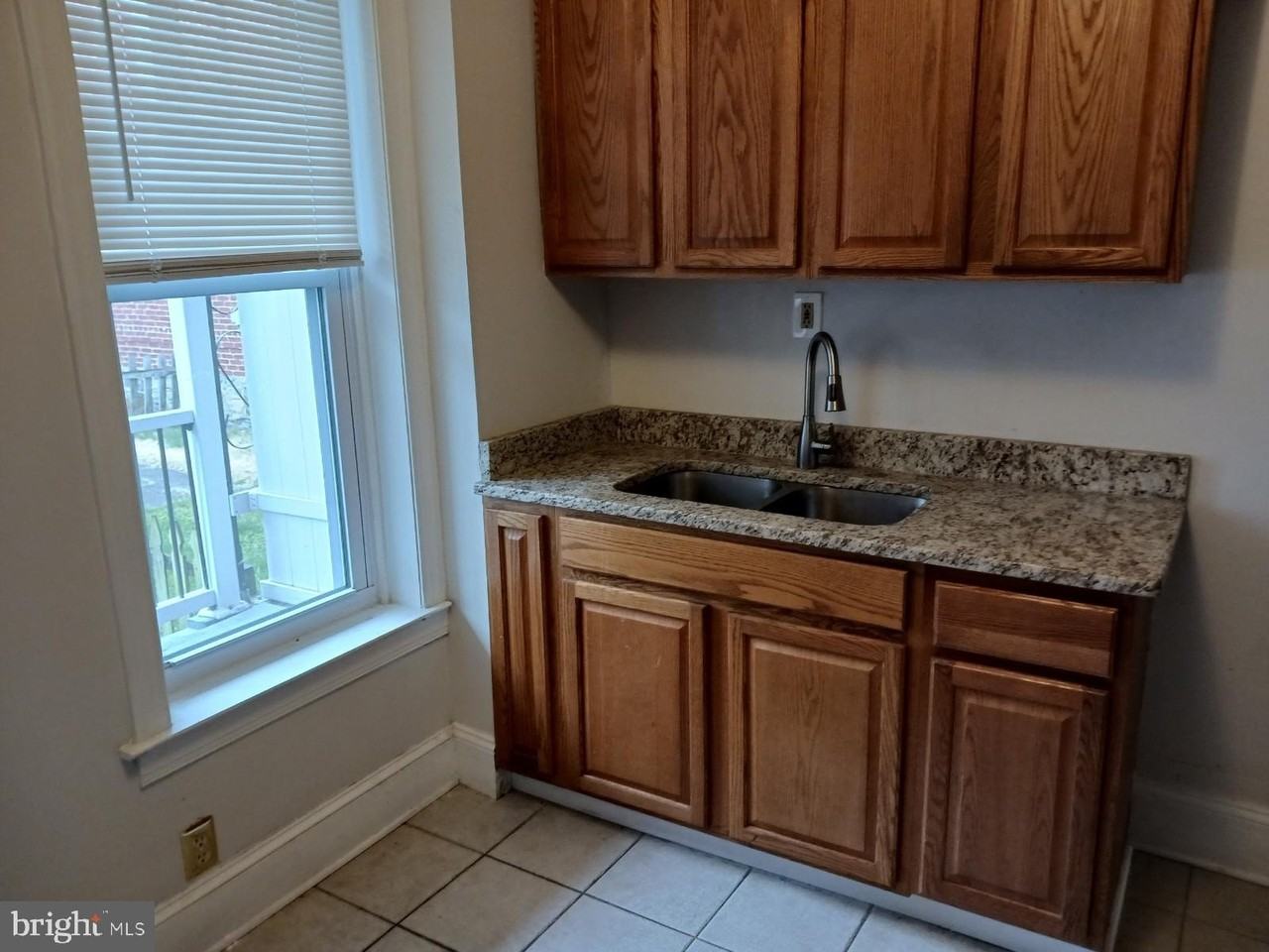 443 N Mulberry St - Photo 4 of 10