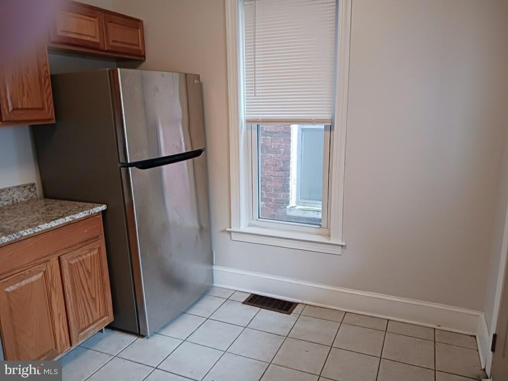 443 N Mulberry St - Photo 5 of 10