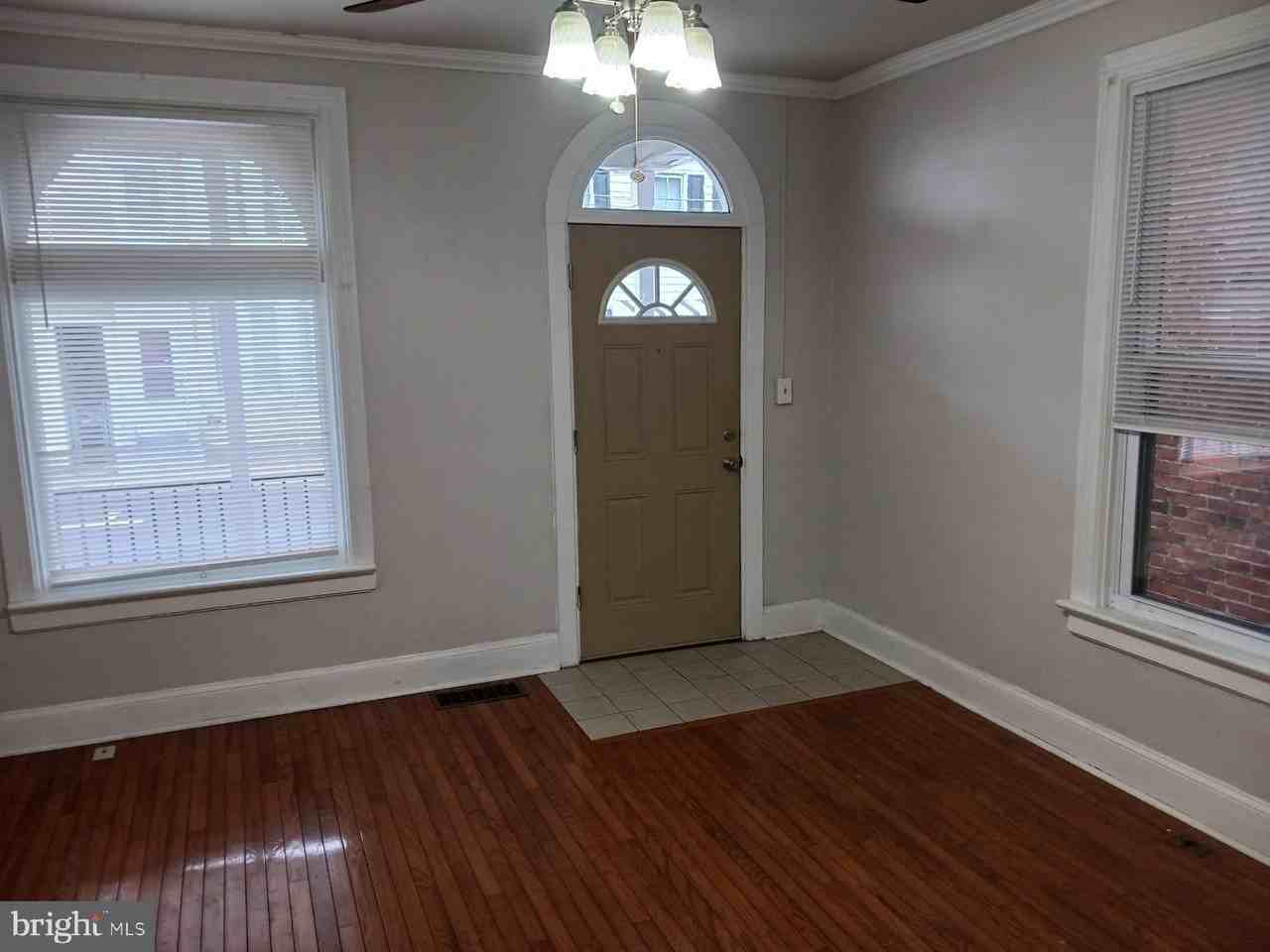 443 N Mulberry St - Photo 6 of 10