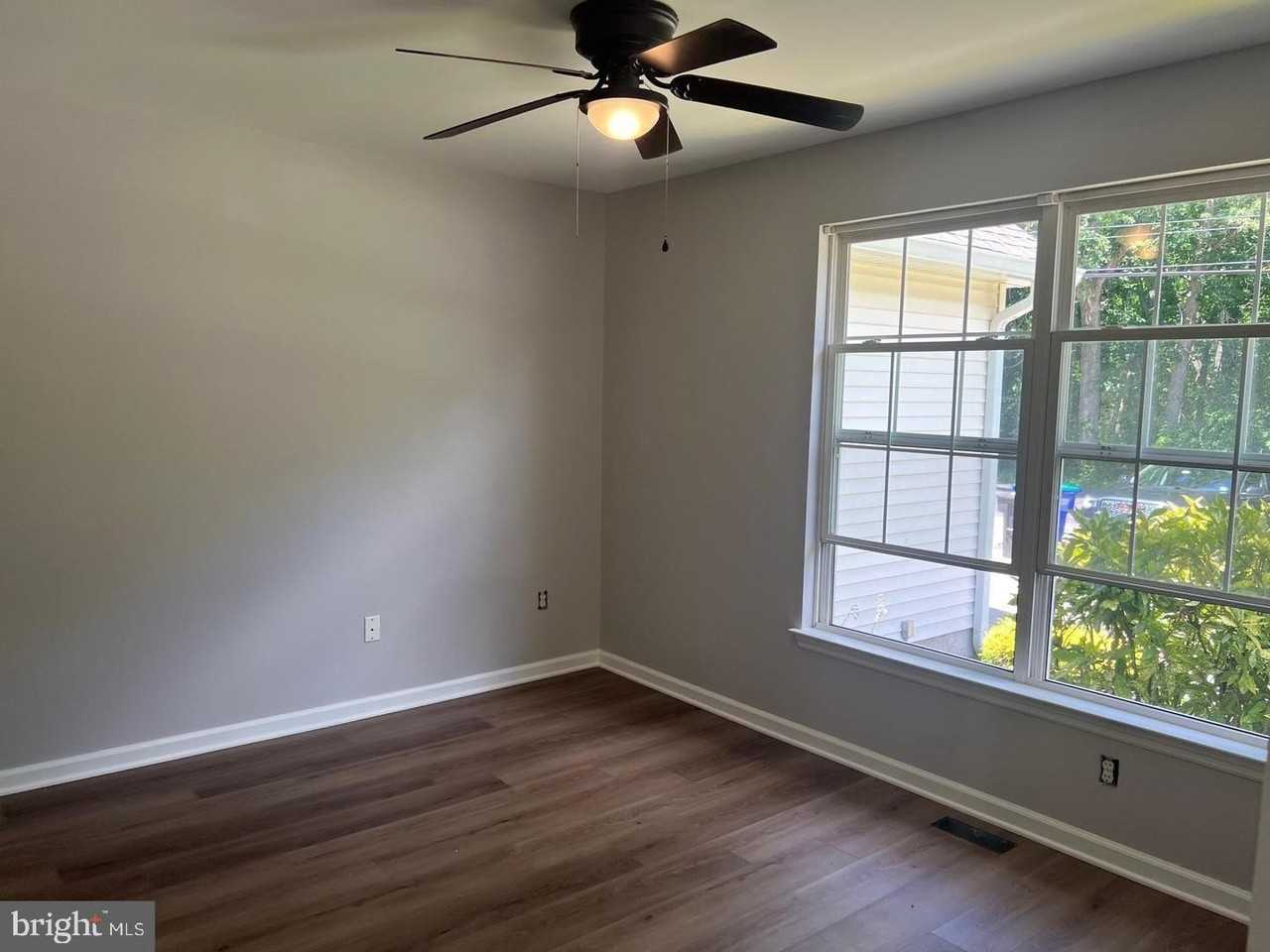 254 S Grand St - Photo 6 of 10