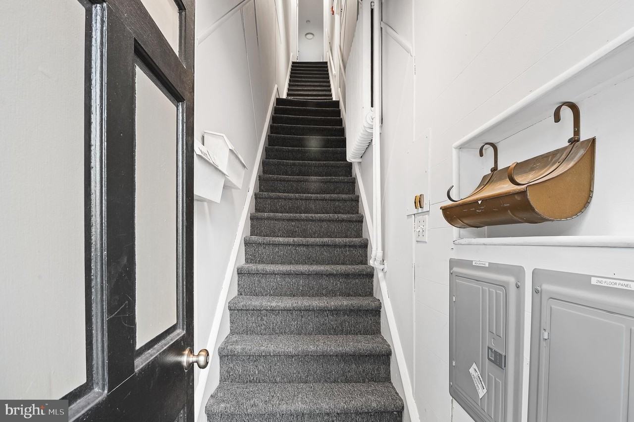 221 Kings Hwy E Apt B #3rdFL - Photo 3 of 22