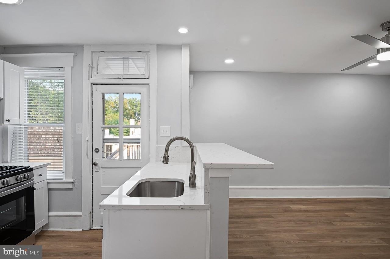 221 Kings Hwy E Apt B #3rdFL - Photo 6 of 22
