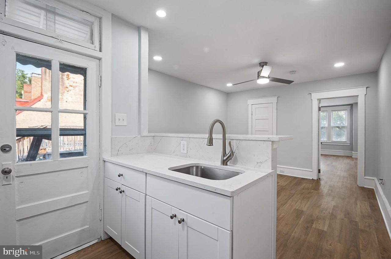 221 Kings Hwy E Apt B #3rdFL - Photo 7 of 22