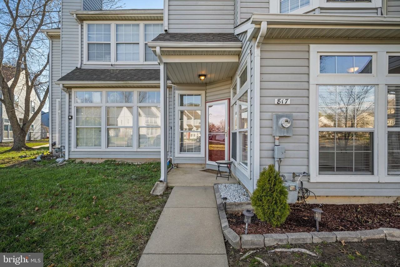 817 Thoreau Ln - Photo 2 of 25