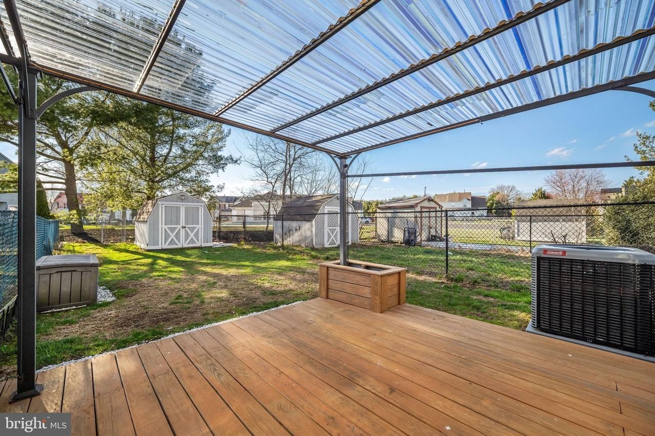 817 Thoreau Ln - Photo 5 of 25