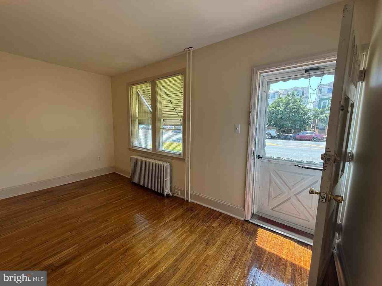 1272 S Broad St - Photo 4 of 25