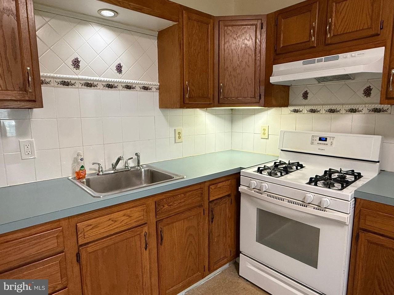 1272 S Broad St - Photo 6 of 25
