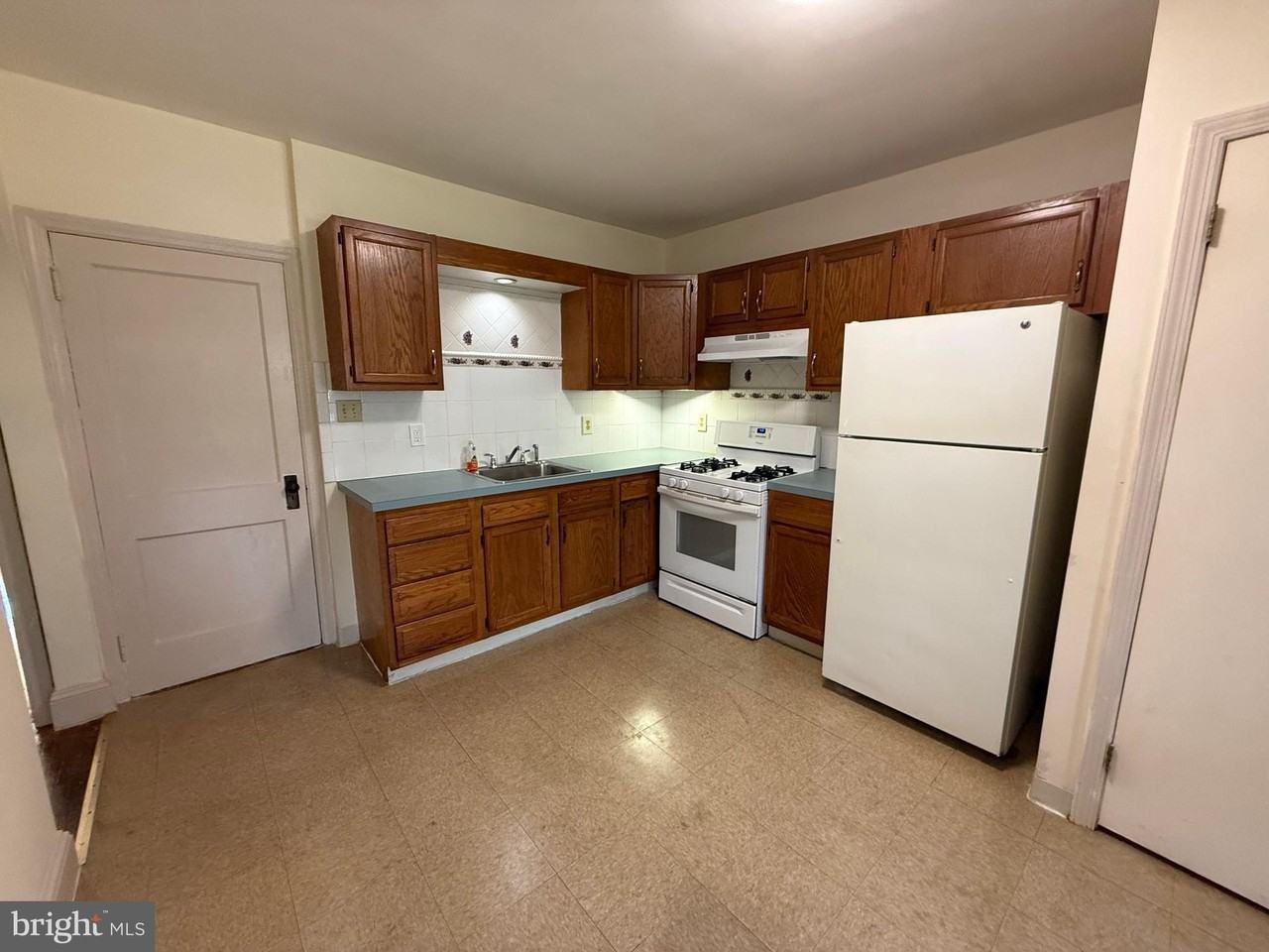 1272 S Broad St - Photo 7 of 25