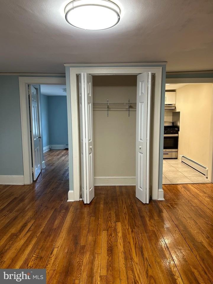 345 Nassau St #6 - Photo 3 of 4