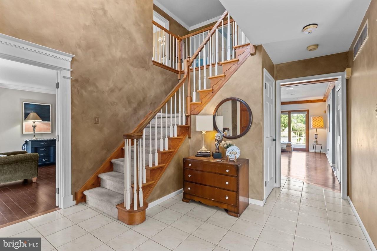 196 Twining Bridge Rd - Photo 3 of 50