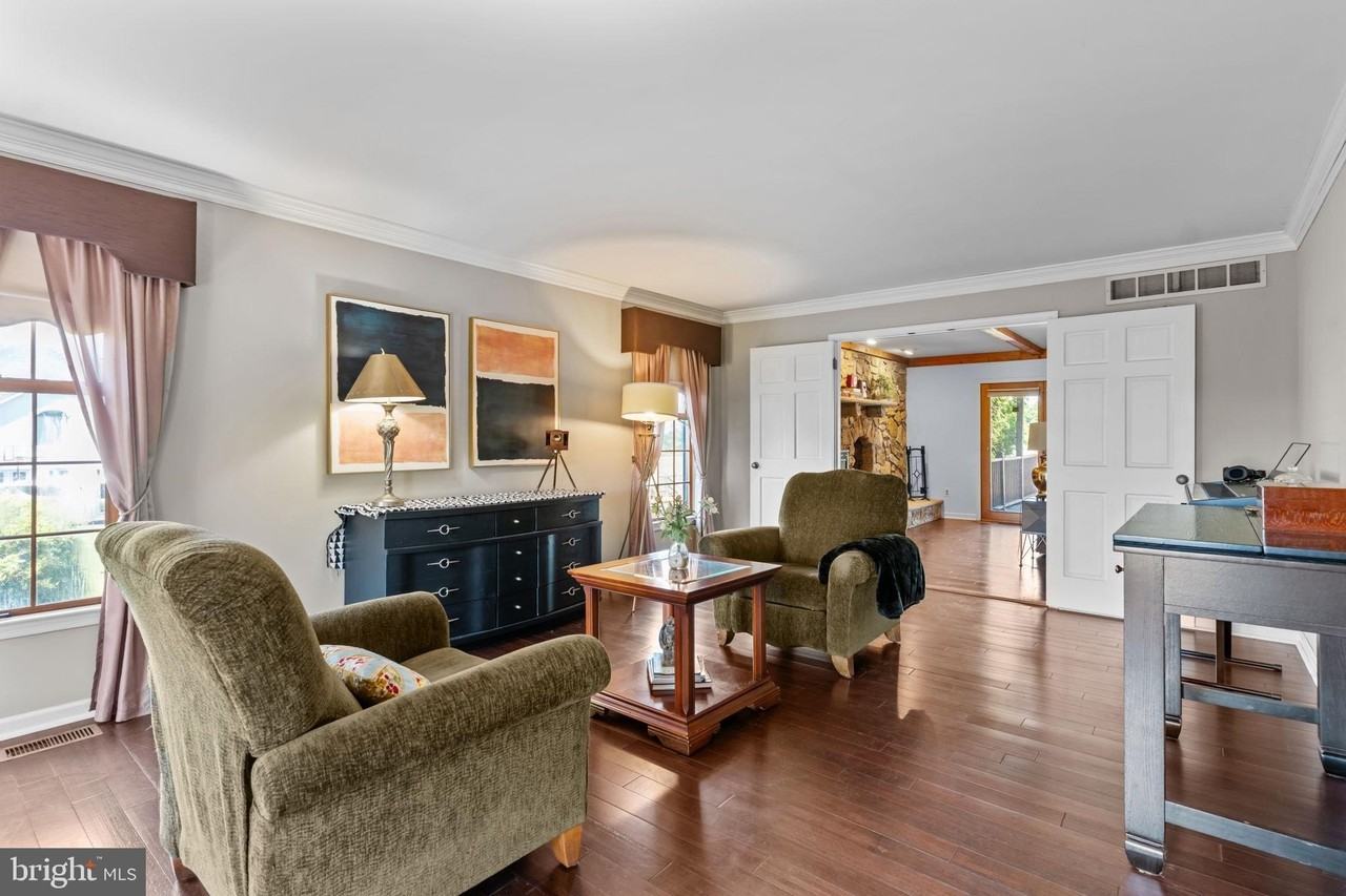 196 Twining Bridge Rd - Photo 4 of 50