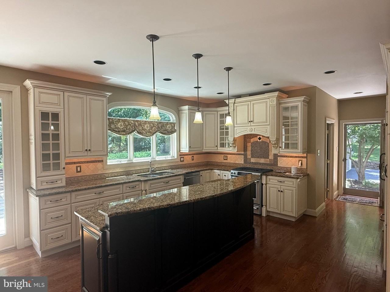 1714 Hickory Hill Rd - Photo 4 of 50