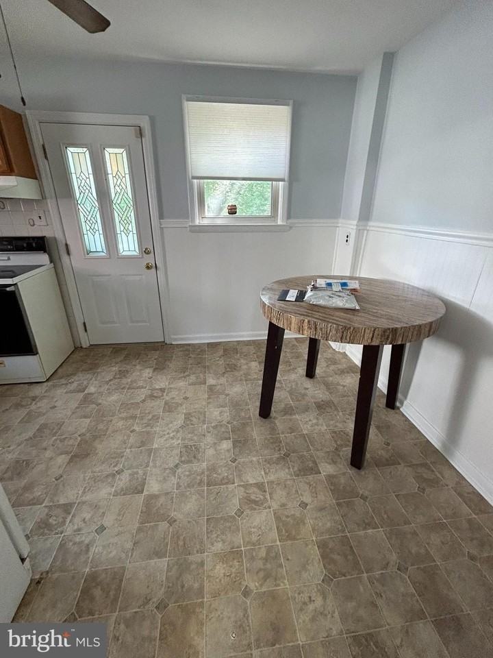 15 E Avon Rd - Photo 4 of 9