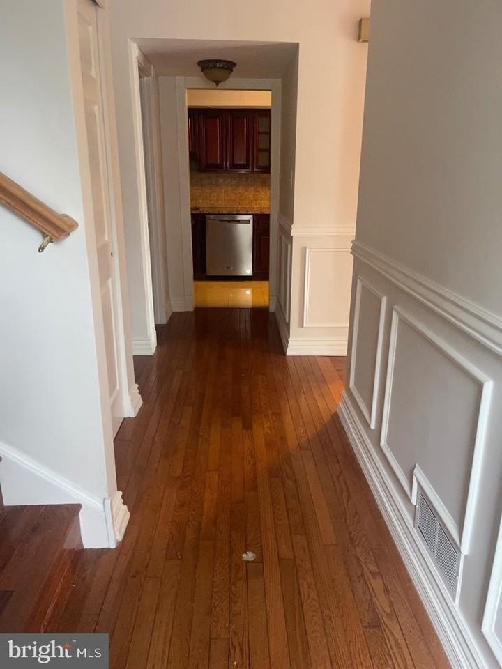 105 Montrose Ave #105 - Photo 3 of 21