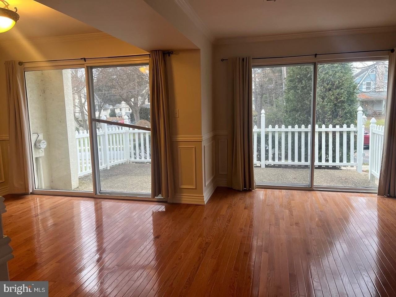 105 Montrose Ave #105 - Photo 4 of 21