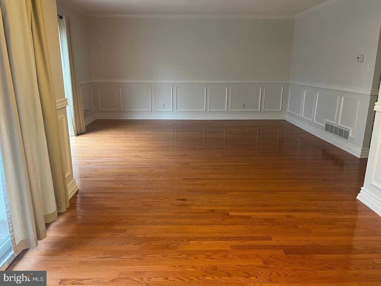 105 Montrose Ave #105 - Photo 6 of 21