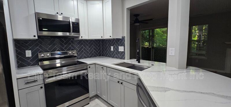 6039 Gray Gate Ln #B - Photo 4 of 23