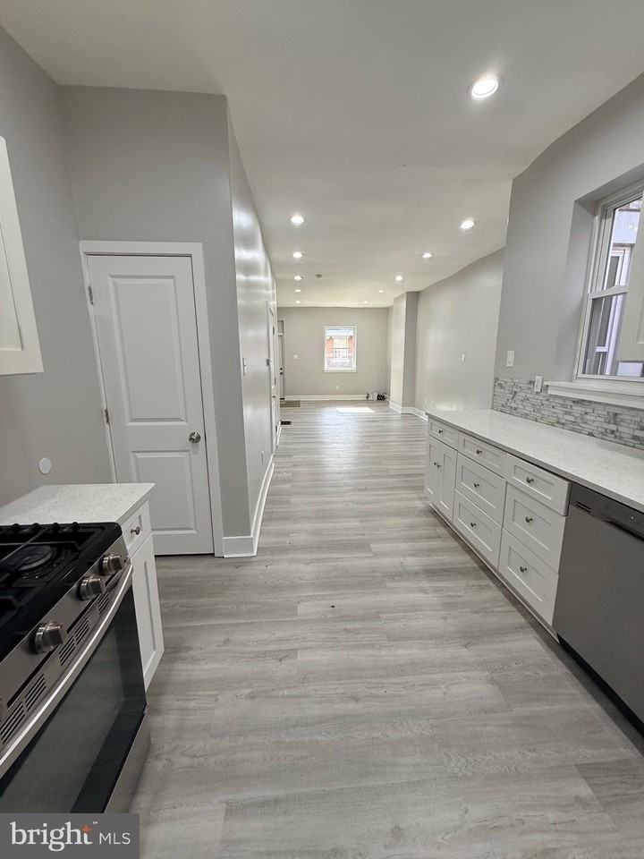 3415 G St - Photo 4 of 36
