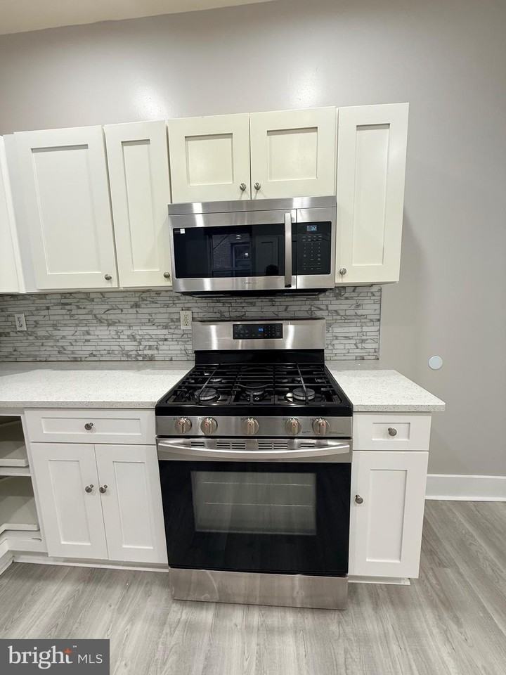 3415 G St - Photo 5 of 36
