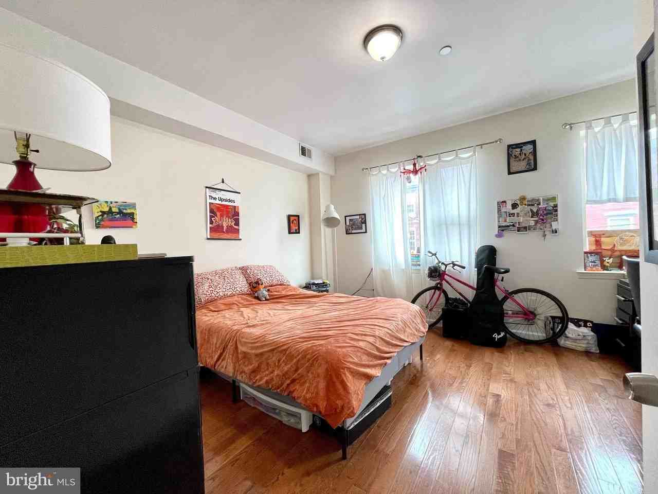 1131 Green St #2 - Photo 2 of 18