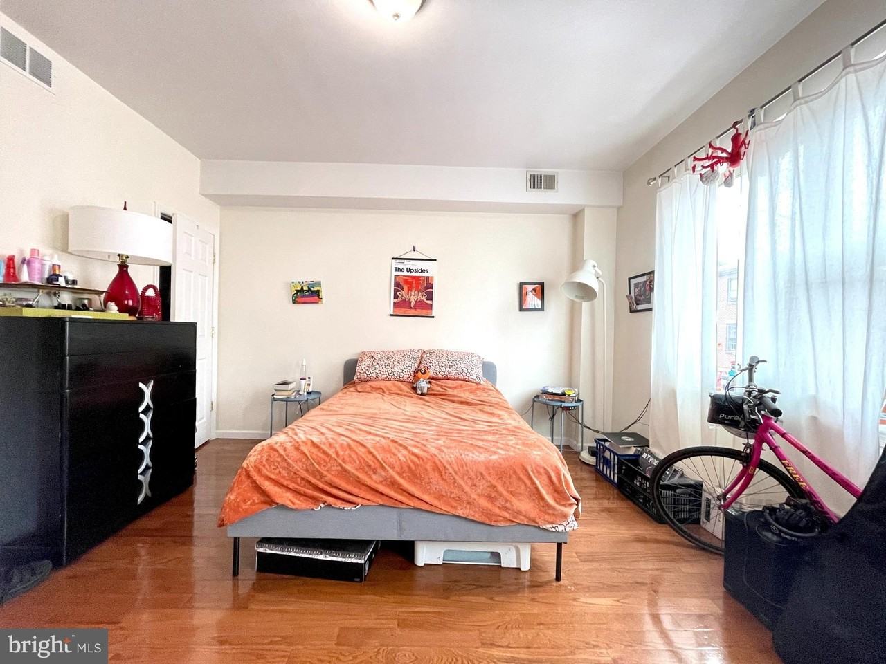 1131 Green St #2 - Photo 3 of 18