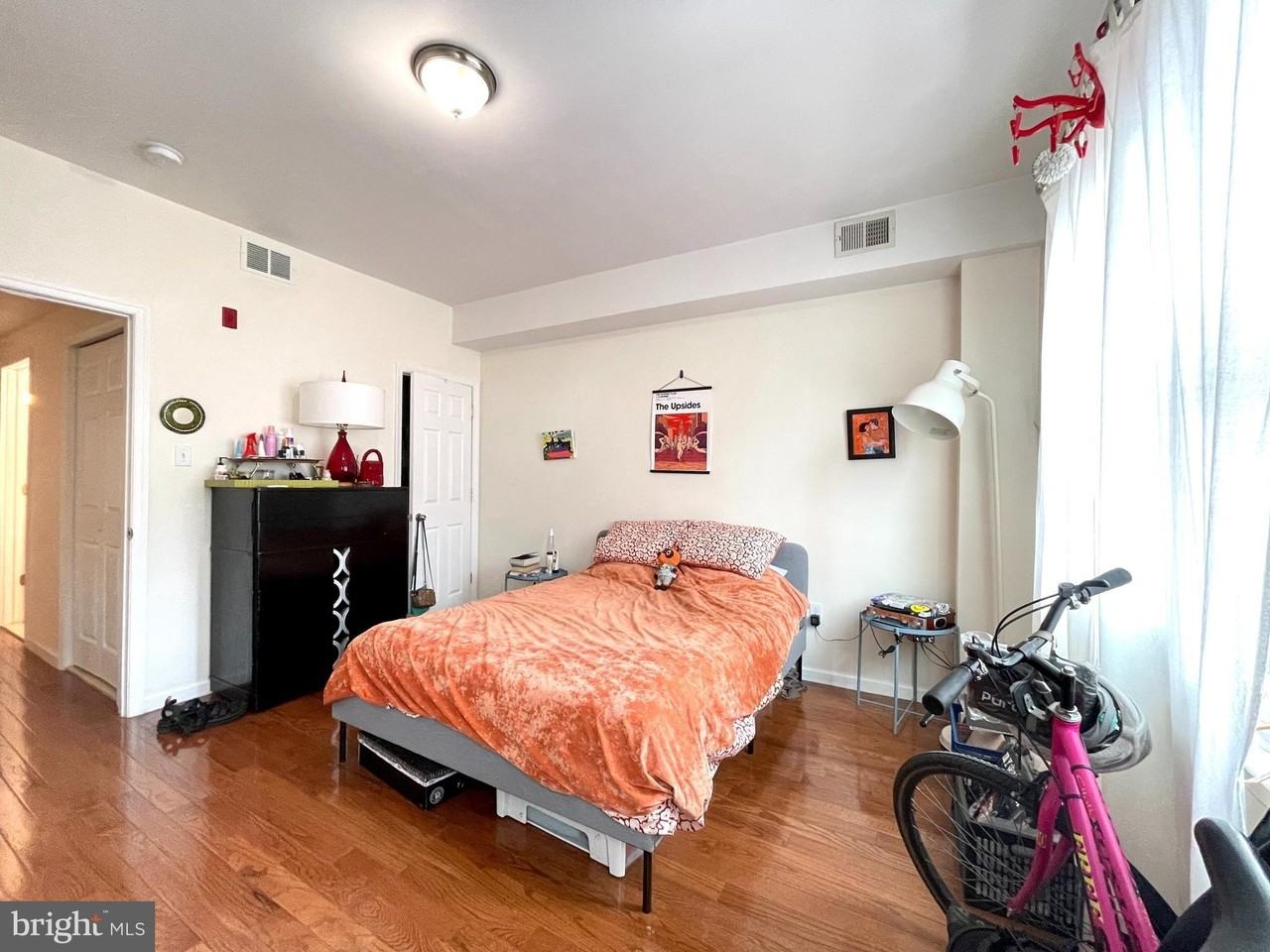 1131 Green St #2 - Photo 4 of 18