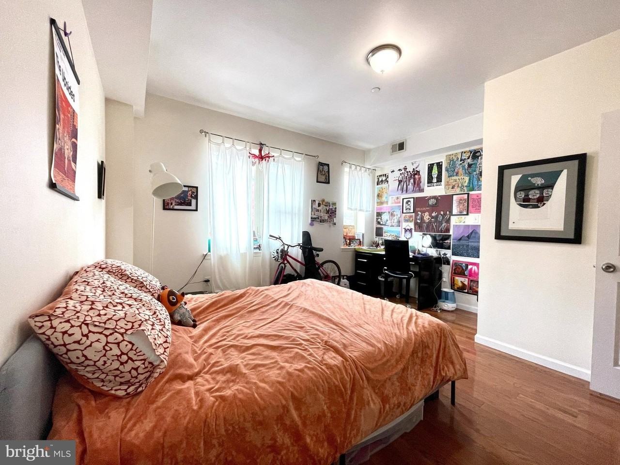 1131 Green St #2 - Photo 5 of 18