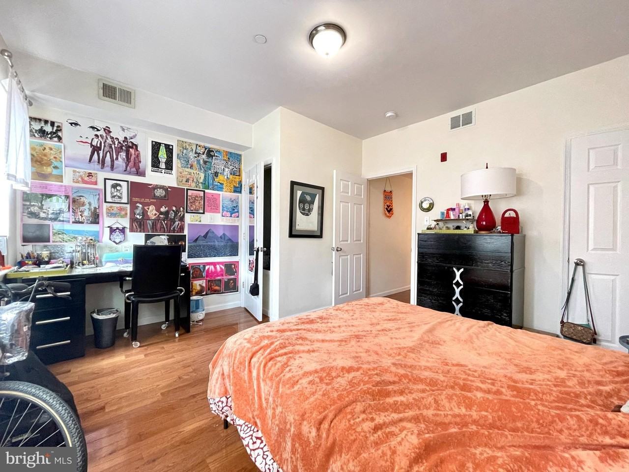 1131 Green St #2 - Photo 6 of 18