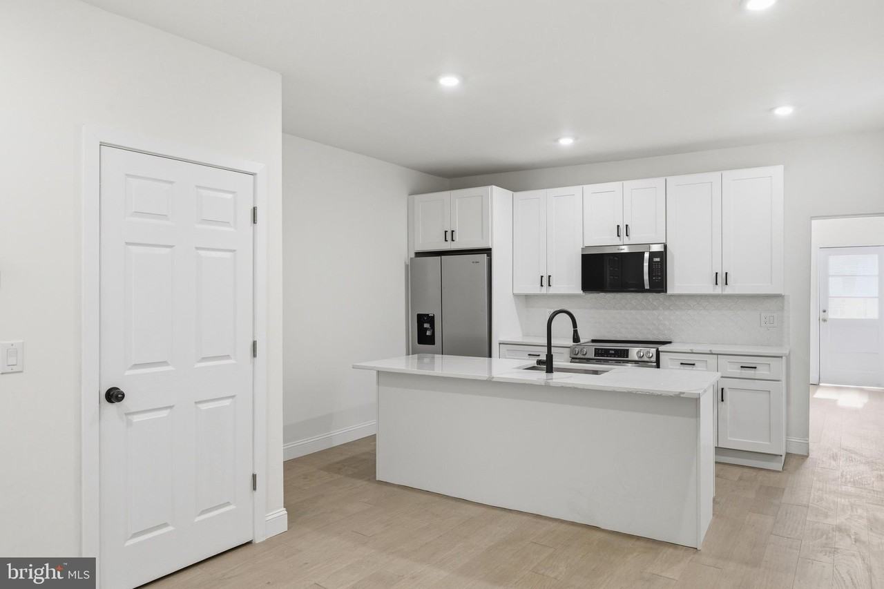 935 E Passyunk Ave #1 - Photo 5 of 23
