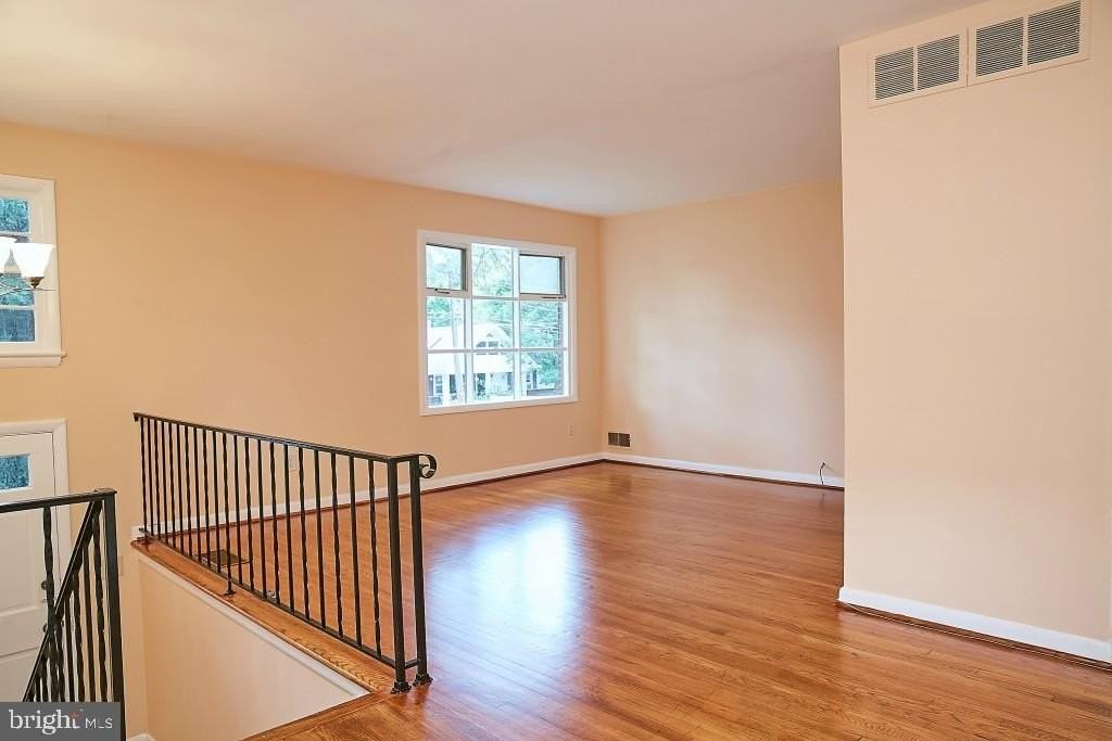 5719 6th St N - Photo 5 of 34