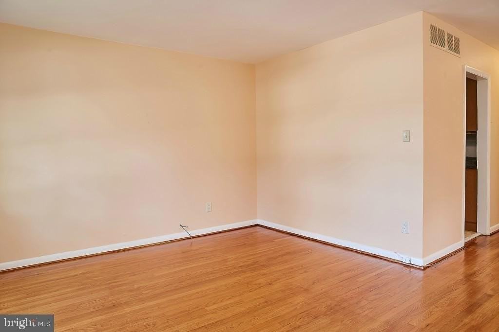 5719 6th St N - Photo 7 of 34