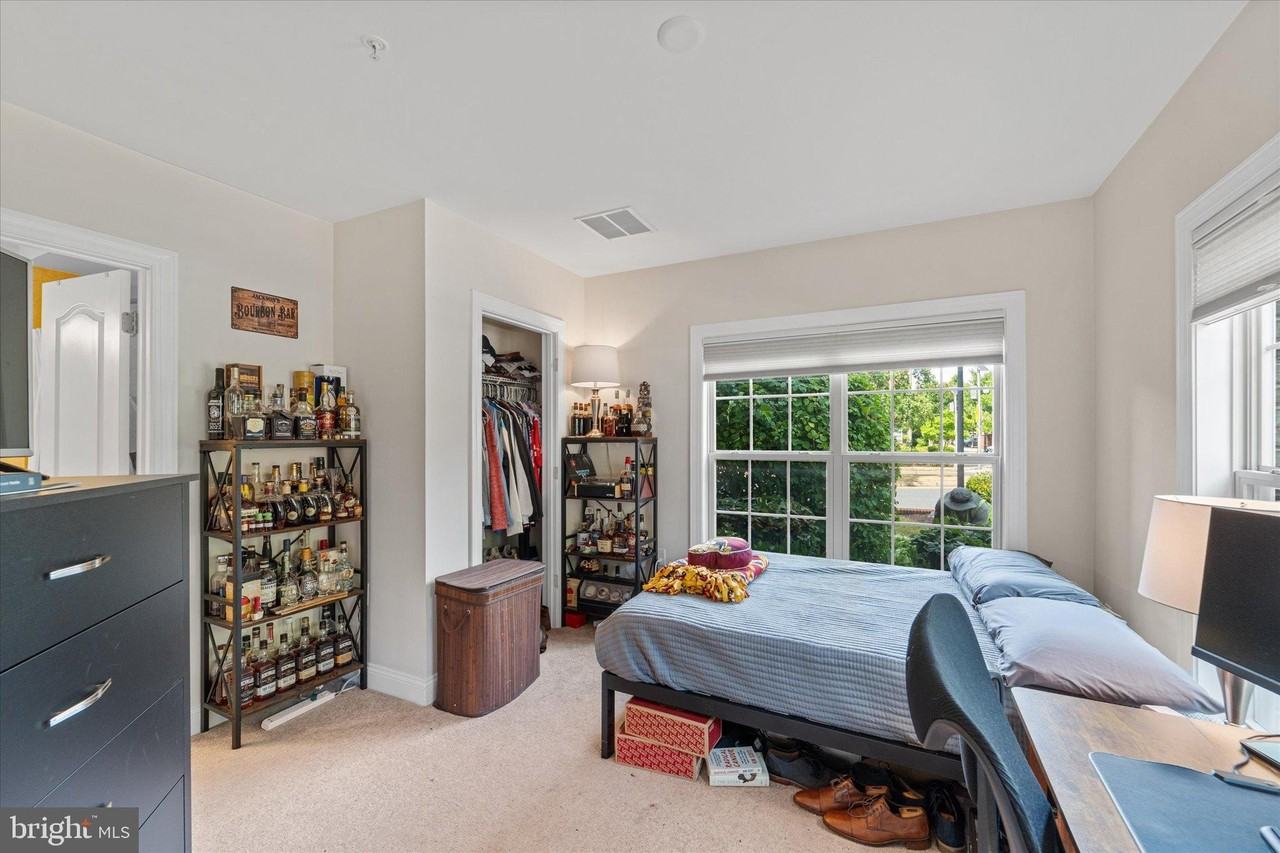 4341 4th St N - Photo 6 of 38