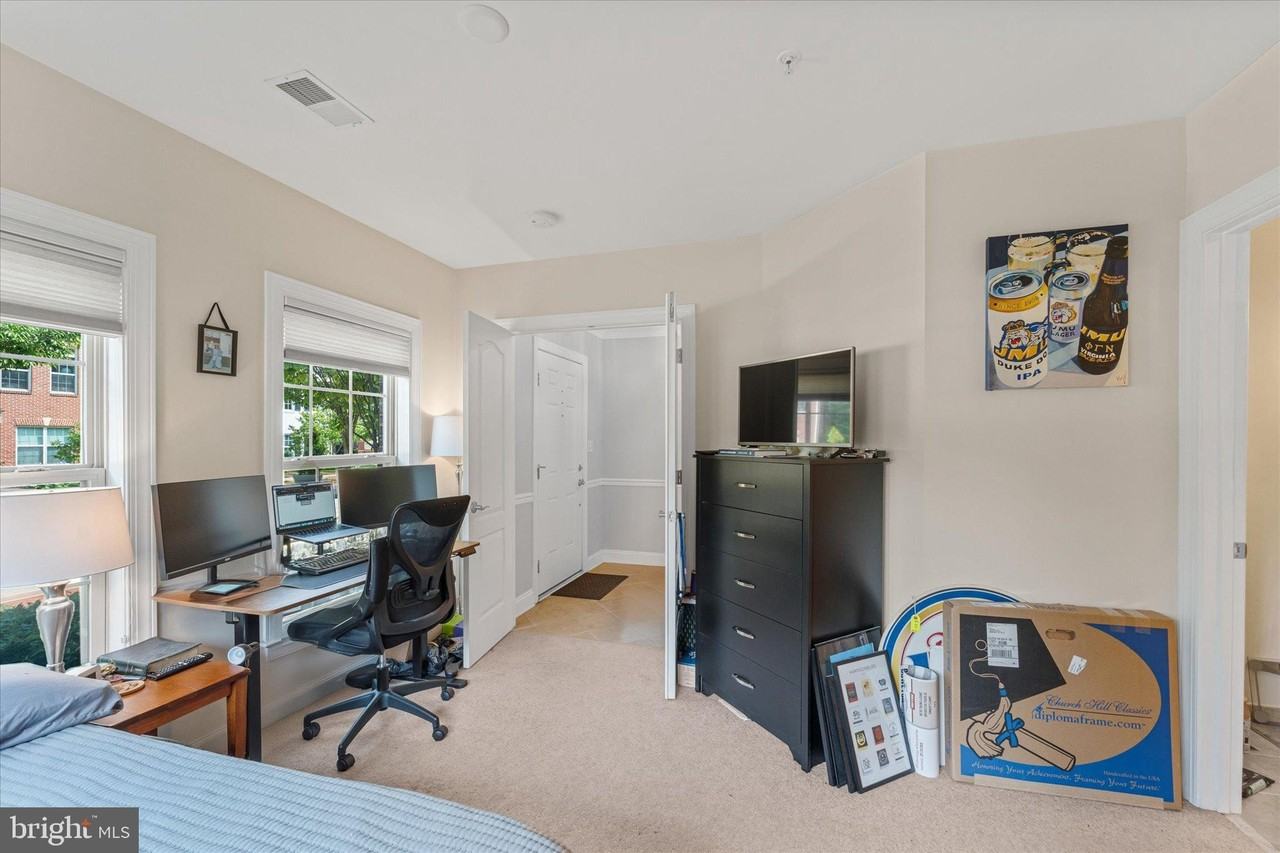 4341 4th St N - Photo 7 of 38
