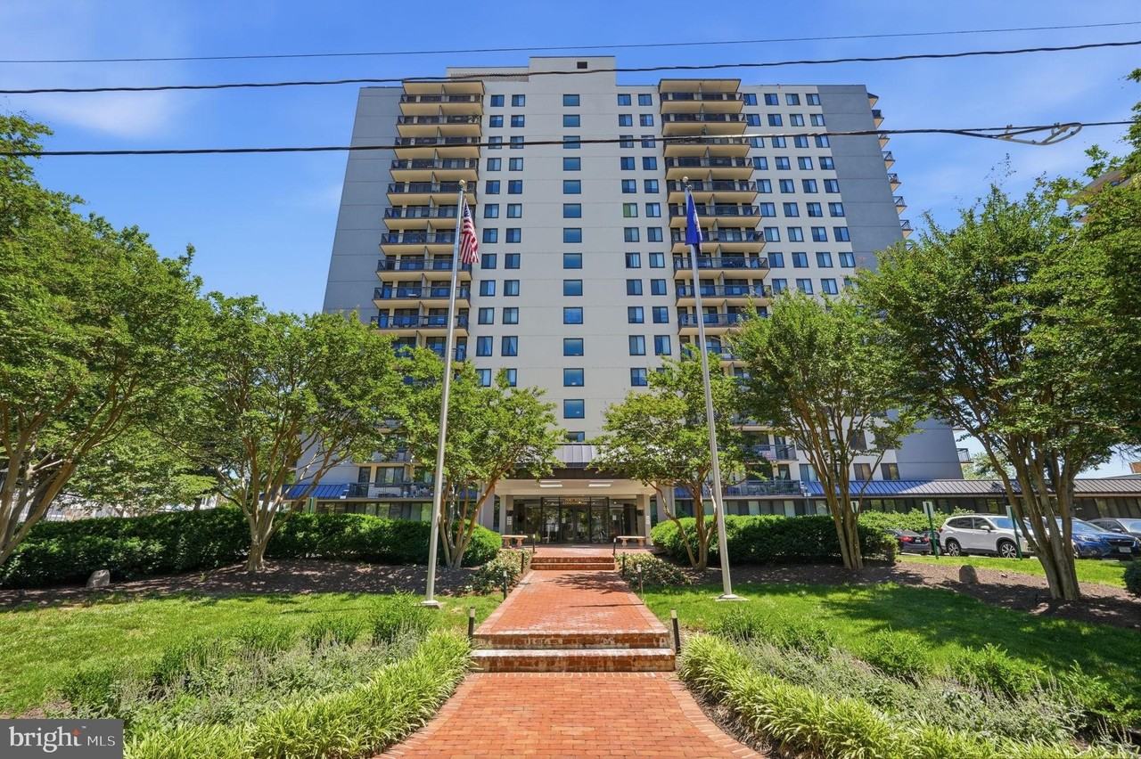 801 N Pitt St #706