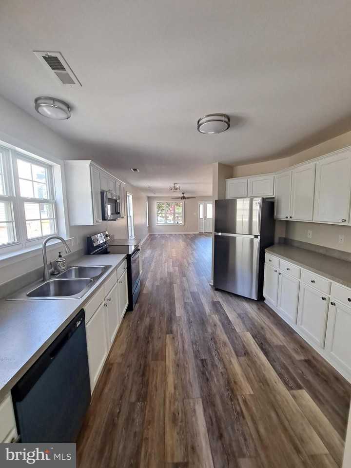 210 Amaret St - Photo 2 of 29