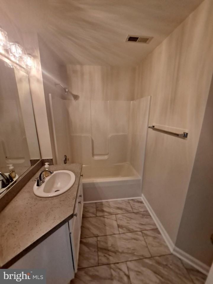 210 Amaret St - Photo 5 of 29
