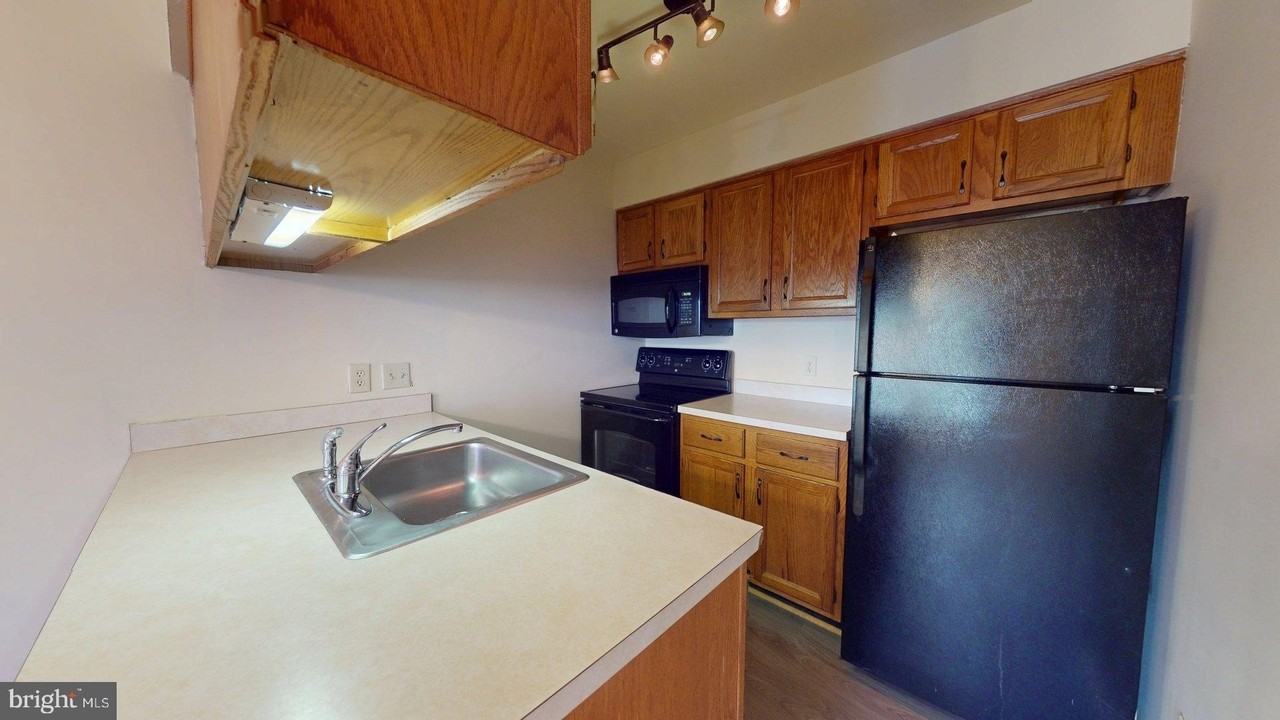 6008 Chestnut Hollow Ct - Photo 3 of 50