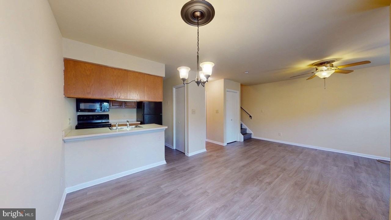 6008 Chestnut Hollow Ct - Photo 4 of 50